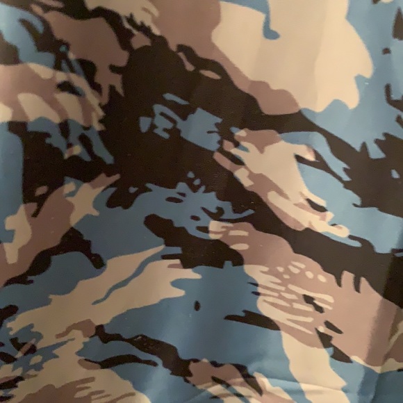 UNDER ARMOR WINDBREAKER HOODED CAMO SHELL - Picture 4 of 5